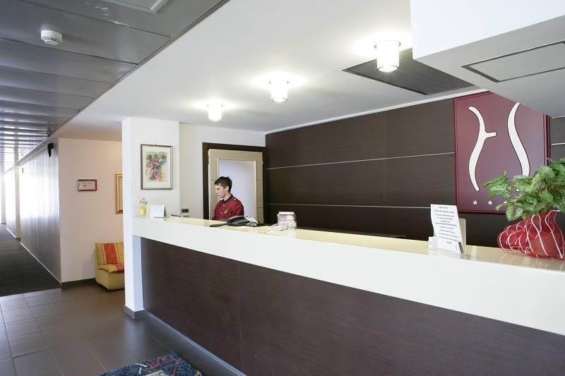 Hotel Sporting Pomezia Dış mekan fotoğraf