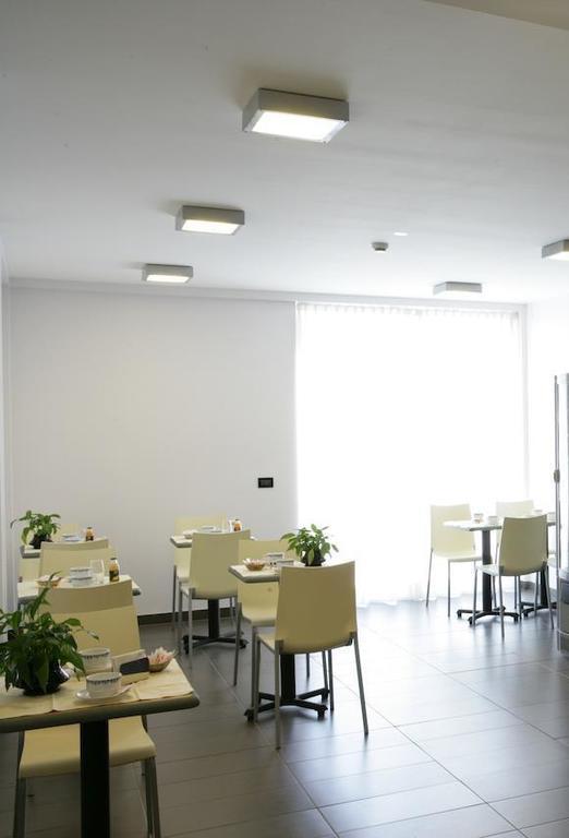 Hotel Sporting Pomezia Dış mekan fotoğraf
