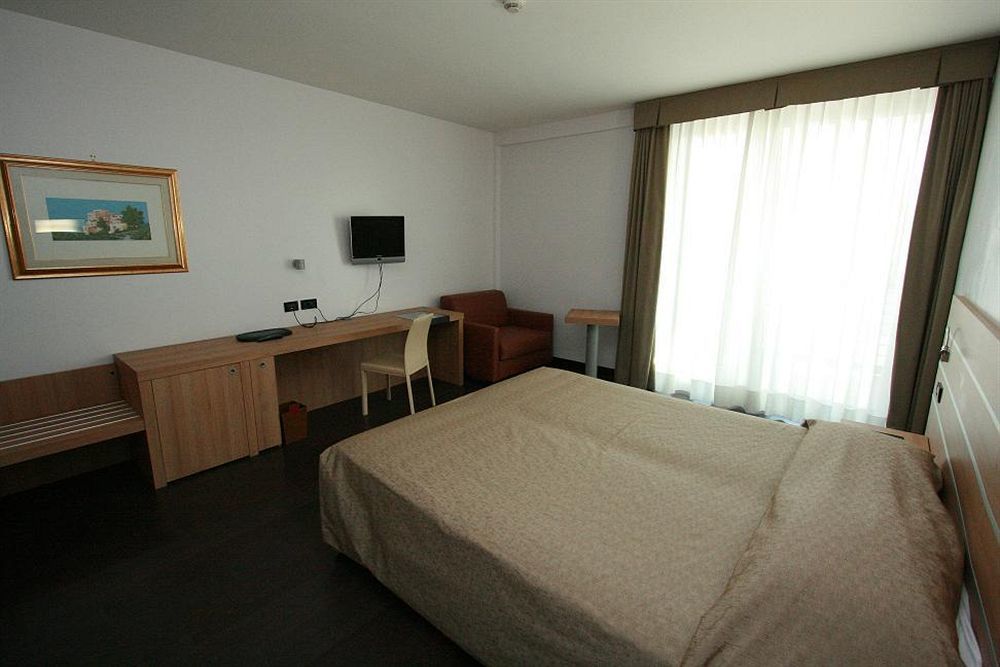 Hotel Sporting Pomezia Dış mekan fotoğraf